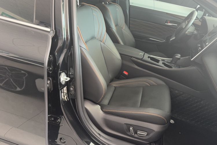 Used Toyota Avalon 2024 2.0L Premium Edition Interior 6