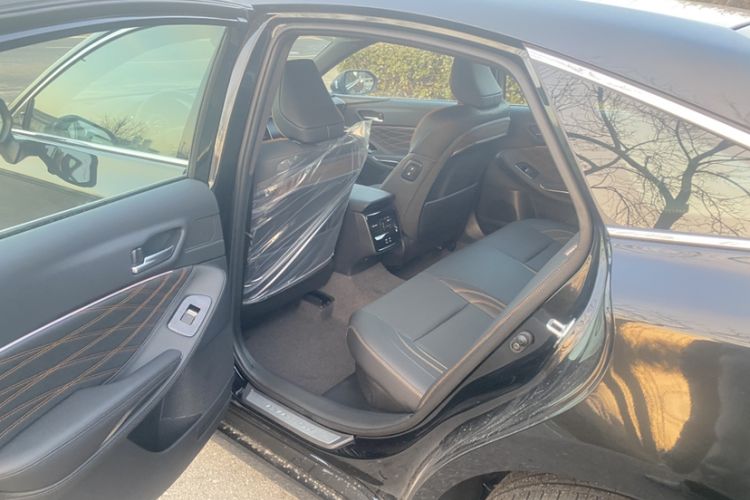 Used Toyota Avalon 2024 Dual-Engine 2.5L XLE Premium Edition Interior 6