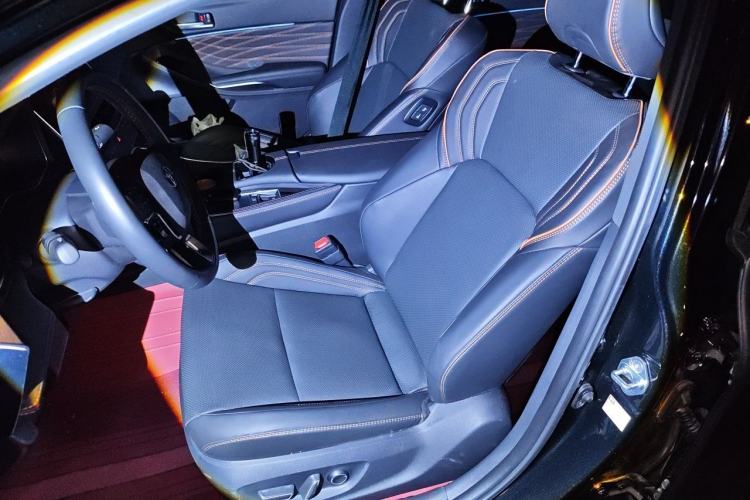 Used Toyota Avalon 2024 Dual-Engine 2.5L XLE Premium Edition Left Front Seat