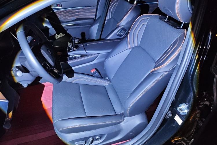 Used Toyota Avalon 2024 Dual-Engine 2.5L XLE Premium Edition Left Front Seat