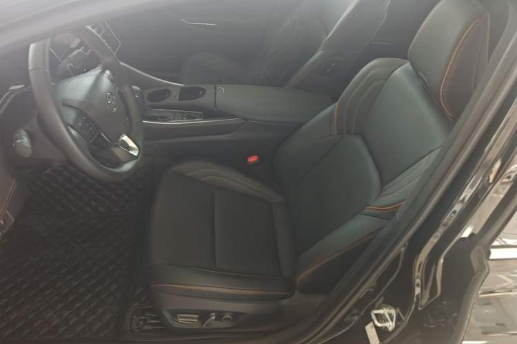 Used Toyota Avalon 2024 2.0L Premium Edition Left Front Seat