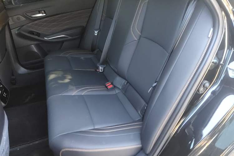 Used Toyota Avalon 2024 Dual-Motor 2.0L Luxury Edition Left Rear Seat