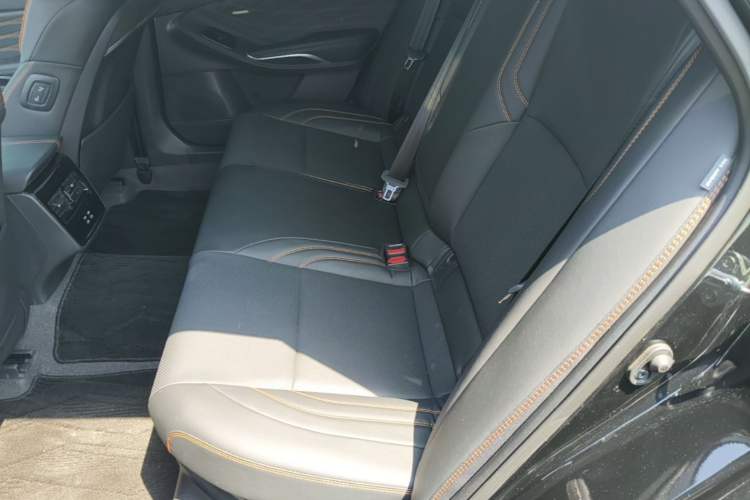 Used Toyota Avalon 2024 Dual-Motor 2.0L Premium Edition Left Rear Seat