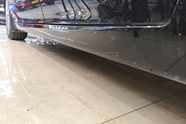 Used Toyota Avalon 2024 Dual-Motor 2.0L Luxury Edition Left Side Sill