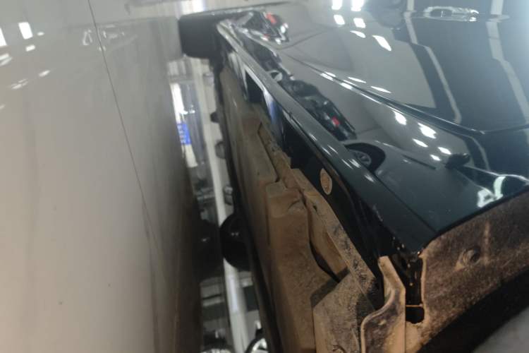 Used Toyota Avalon 2024 Dual-Motor 2.0L Luxury Edition Left Side Sill