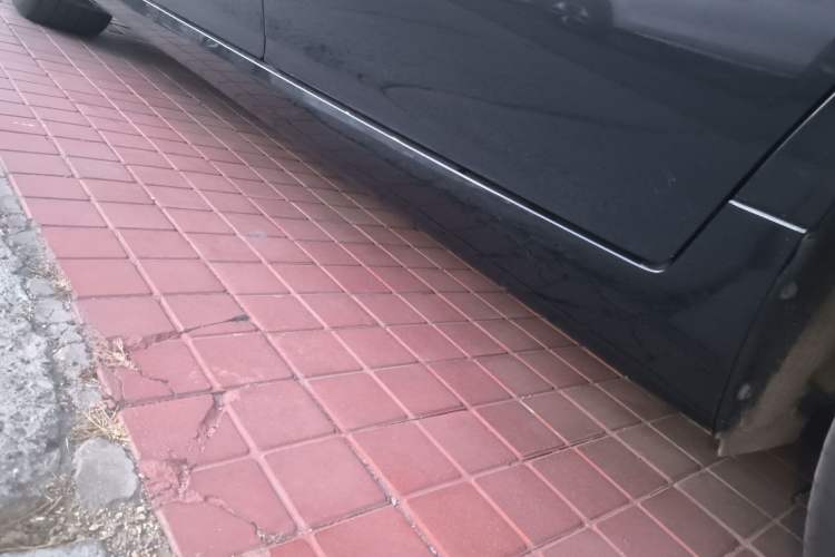 Used Toyota Avalon 2024 Dual-Motor 2.0L Luxury Edition Left Side Sill