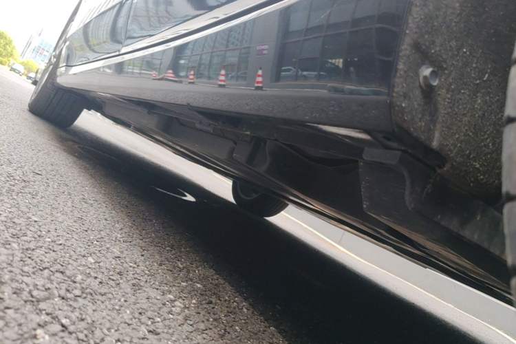 Used Toyota Avalon 2024 Dual-Motor 2.0L Premium Edition Left Side Sill