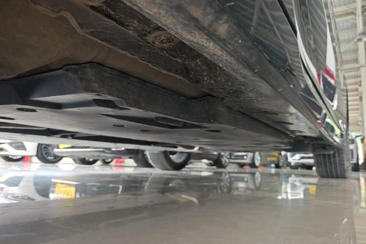 Used Toyota Avalon 2024 Dual-Motor 2.0L Luxury Edition Left Side Sill