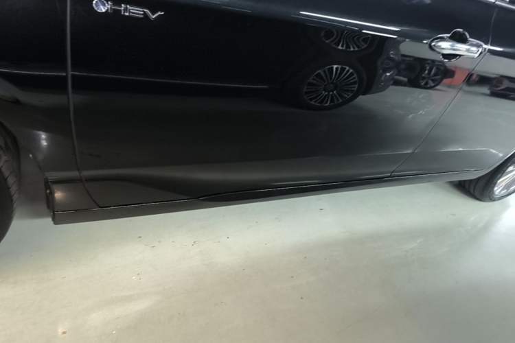 Used Toyota Avalon 2024 Dual-Motor 2.0L Luxury Edition Left Side Sill