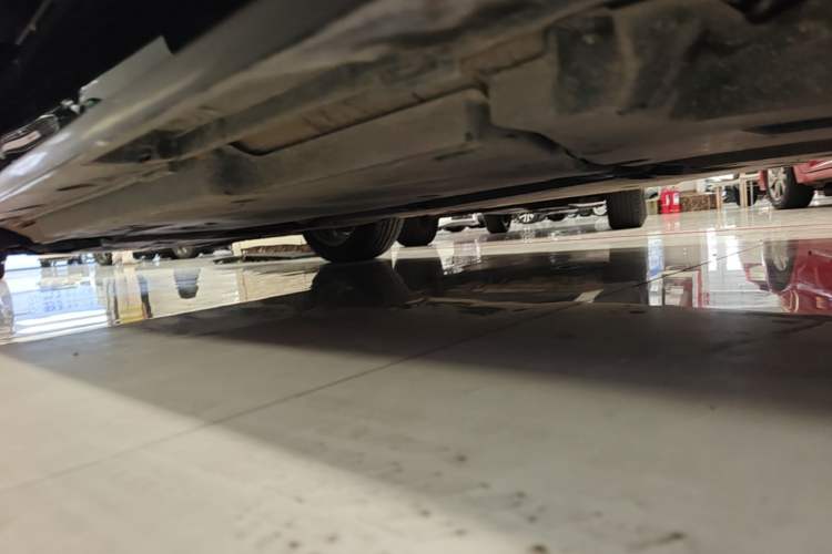 Used Toyota Avalon 2024 2.0L Premium Edition Left Side Sill