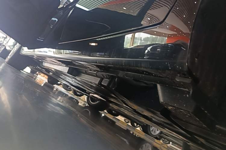 Used Toyota Avalon 2024 Dual-Motor 2.0L Luxury Edition Left Side Sill