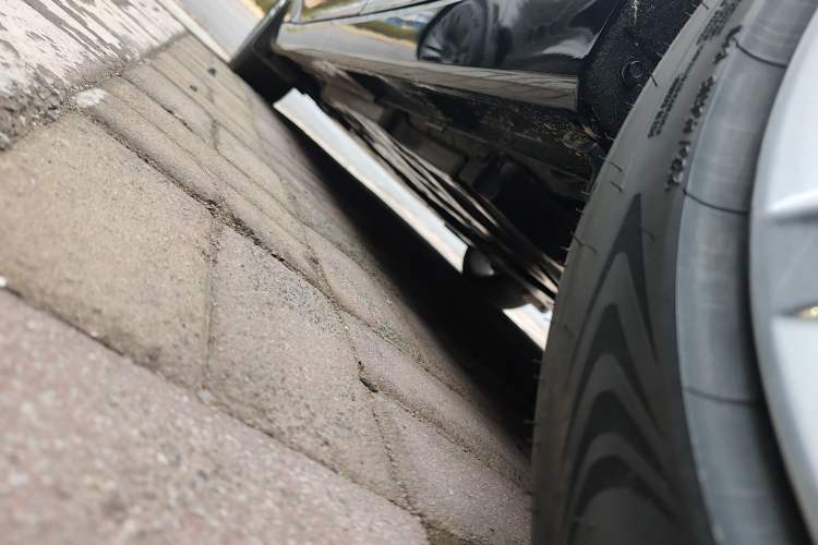 Used Toyota Avalon 2024 Dual-Motor 2.0L Premium Edition Left Side Sill