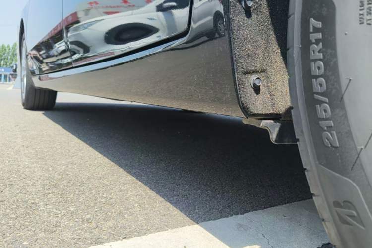 Used Toyota Avalon 2024 Dual-Motor 2.0L Premium Edition Left Side Sill
