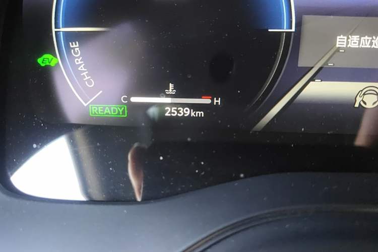 Used Toyota Avalon 2024 Dual-Motor 2.0L Luxury Edition Odometer Close Up