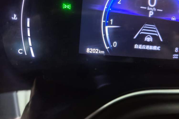 Used Toyota Avalon 2024 2.0L Premium Edition Odometer Close Up