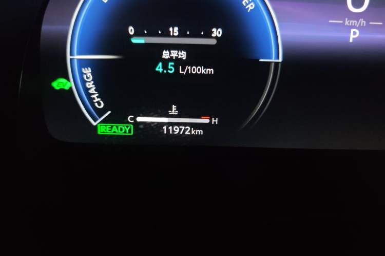 Used Toyota Avalon 2024 Dual-Engine 2.5L XLE Premium Edition Odometer Close Up