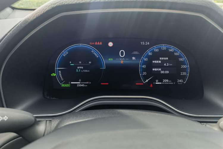 Used Toyota Avalon 2024 Dual-Motor 2.0L Luxury Edition Odometer Close Up