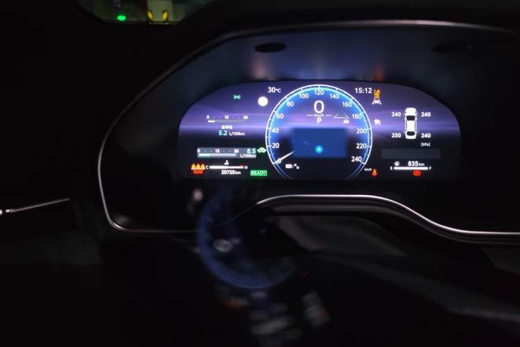 Used Toyota Avalon 2024 Dual-Motor 2.0L Luxury Edition Odometer Close Up
