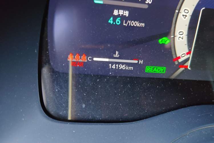 Used Toyota Avalon 2024 Dual-Motor 2.0L Luxury Edition Odometer Close Up