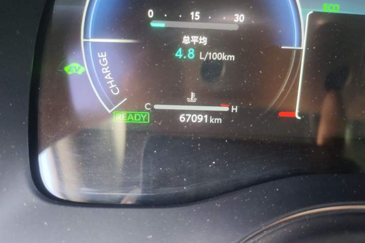 Used Toyota Avalon 2024 Dual-Motor 2.0L Premium Edition Odometer Close Up