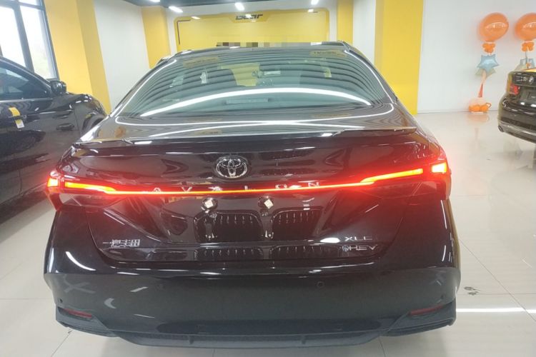 Used Toyota Avalon 2024 Dual-Engine 2.5L XLE Premium Edition Rear