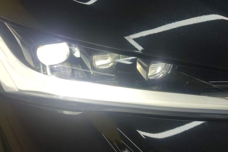 Used Toyota Avalon 2024 Dual-Motor 2.0L Luxury Edition Right Front Headlight