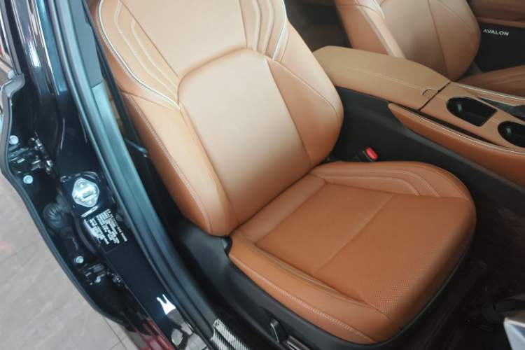 Used Toyota Avalon 2024 Dual-Motor 2.0L Luxury Edition Right Front Seat