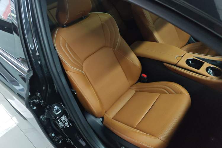 Used Toyota Avalon 2024 Dual-Motor 2.0L Luxury Edition Right Front Seat