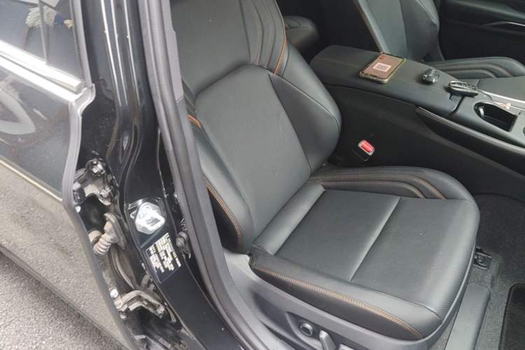 Used Toyota Avalon 2024 Dual-Motor 2.0L Premium Edition Right Front Seat
