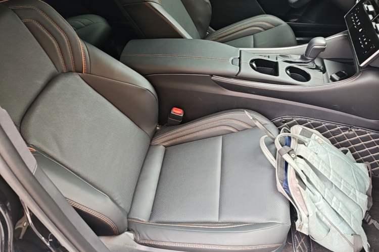 Used Toyota Avalon 2024 Dual-Motor 2.0L Luxury Edition Right Front Seat