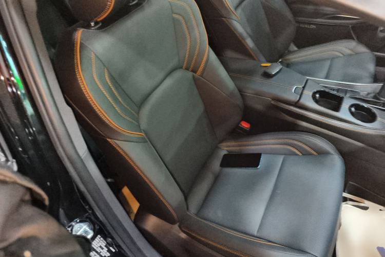 Used Toyota Avalon 2024 Dual-Motor 2.0L Premium Edition Right Front Seat