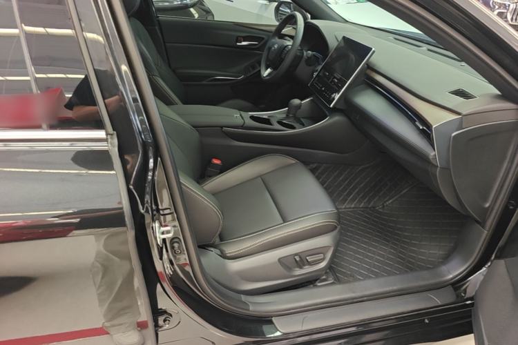 Used Toyota Avalon 2024 2.0L Premium Edition Right Front Seat