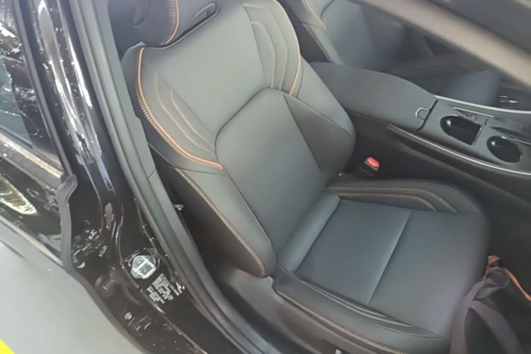 Used Toyota Avalon 2024 Dual-Motor 2.0L Luxury Edition Right Front Seat