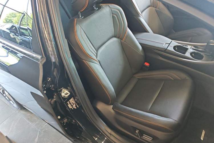 Used Toyota Avalon 2024 Dual-Motor 2.0L Premium Edition Right Front Seat