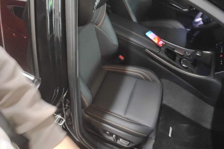 Used Toyota Avalon 2024 Dual-Motor 2.0L Premium Edition Right Front Seat
