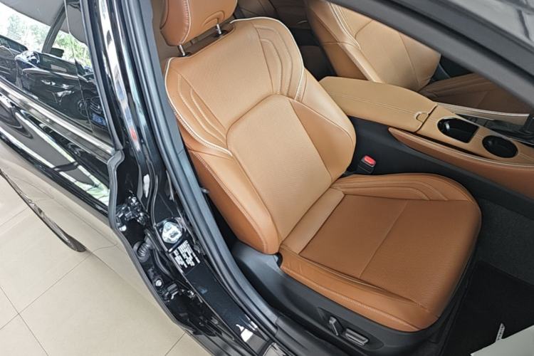 Used Toyota Avalon 2024 Dual-Motor 2.0L Luxury Edition Right Front Seat