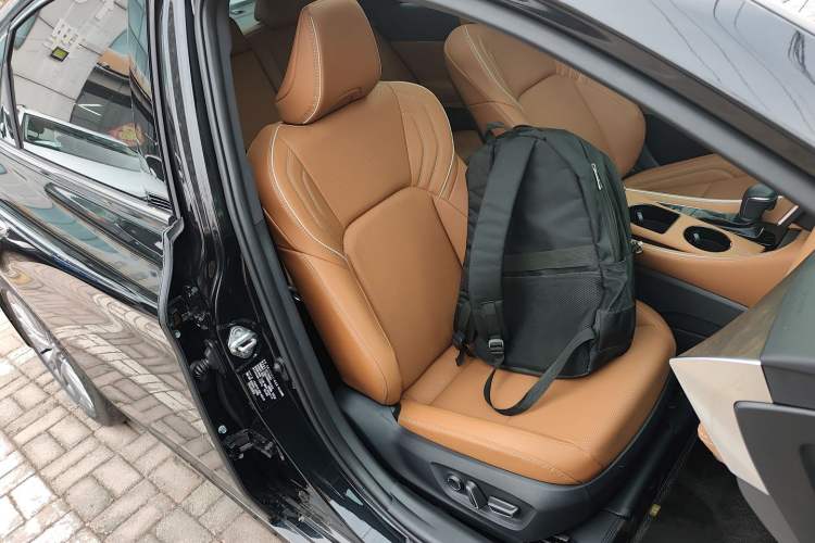 Used Toyota Avalon 2024 Dual-Motor 2.0L Premium Edition Right Front Seat