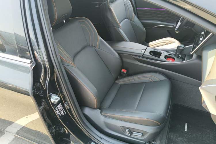 Used Toyota Avalon 2024 Dual-Motor 2.0L Premium Edition Right Front Seat