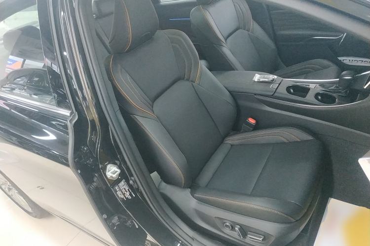 Used Toyota Avalon 2024 Dual-Engine 2.5L XLE Premium Edition Right Front Seat