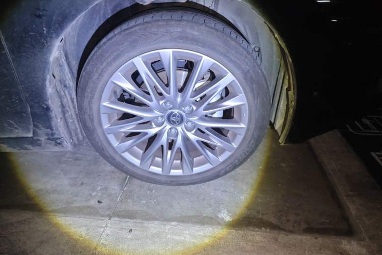 Used Toyota Avalon 2024 Dual-Motor 2.0L Luxury Edition Right Front Wheel Hub