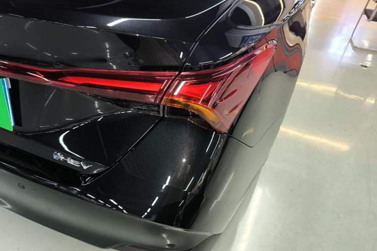 Used Toyota Avalon 2024 Dual-Motor 2.0L Luxury Edition Right Rear Taillight