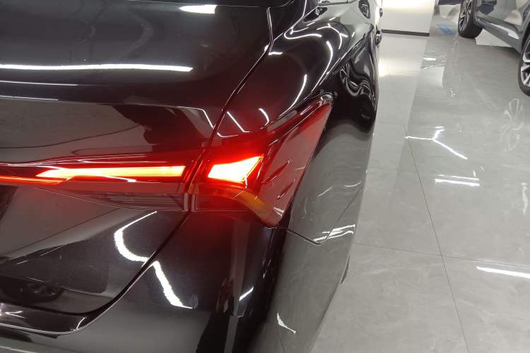 Used Toyota Avalon 2024 2.0L Ambition Edition Right Rear Taillight