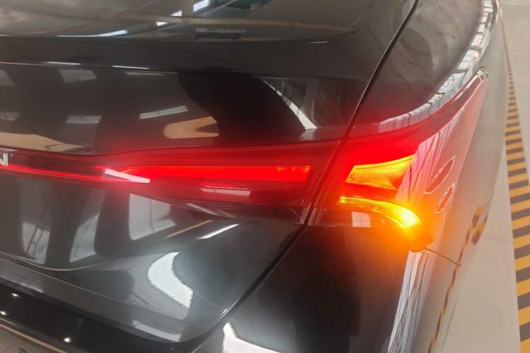 Used Toyota Avalon 2024 2.0L Premium Edition Right Rear Taillight
