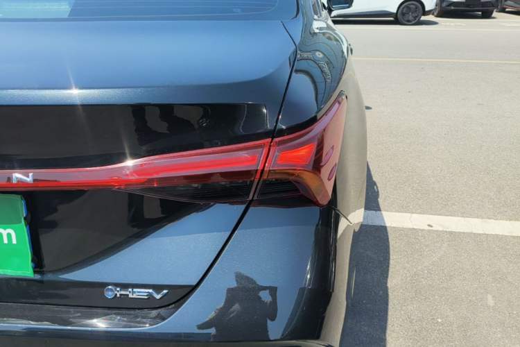 Used Toyota Avalon 2024 Dual-Motor 2.0L Premium Edition Right Rear Taillight