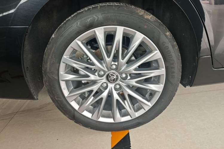 Used Toyota Avalon 2024 Dual-Motor 2.0L Luxury Edition Right Rear Wheel Hub