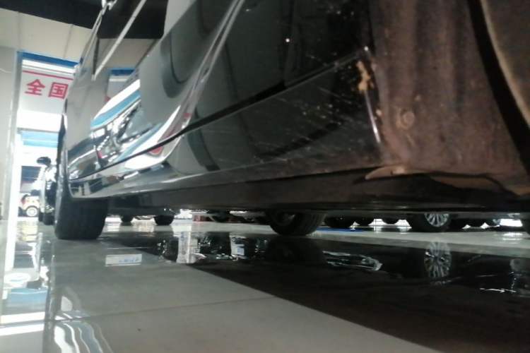 Used Toyota Avalon 2024 Dual-Motor 2.0L Luxury Edition Right Side Sill