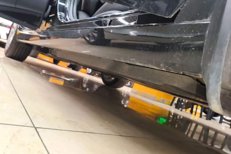 Used Toyota Avalon 2024 Dual-Motor 2.0L Luxury Edition Right Side Sill