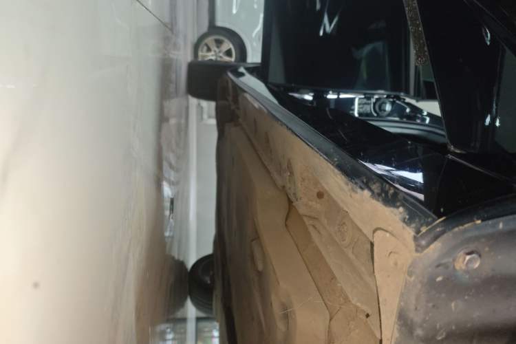 Used Toyota Avalon 2024 Dual-Motor 2.0L Luxury Edition Right Side Sill