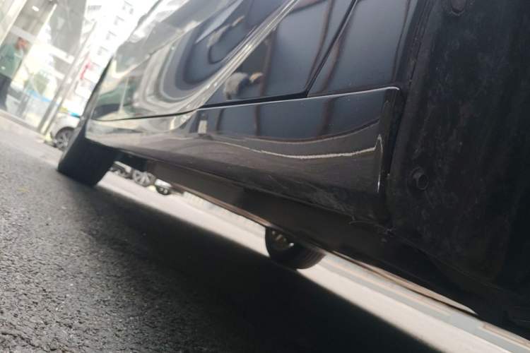 Used Toyota Avalon 2024 Dual-Motor 2.0L Premium Edition Right Side Sill