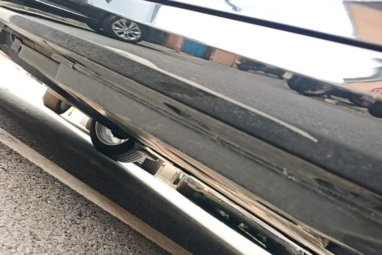Used Toyota Avalon 2024 Dual-Motor 2.0L Luxury Edition Right Side Sill